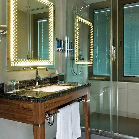 Hotel Hampton By Hilton 3*