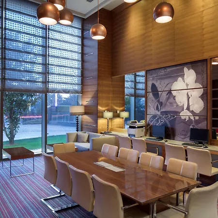 Hotel Hampton By Hilton 3*