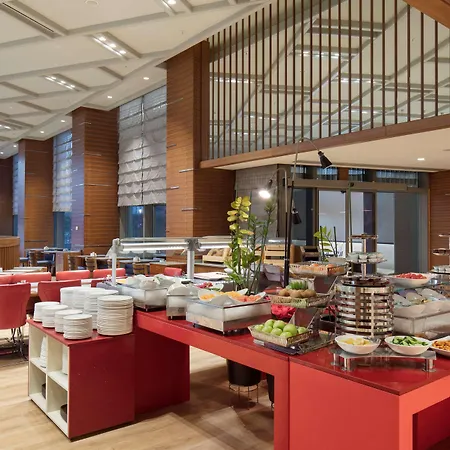 Hotel Hampton By Hilton 3*