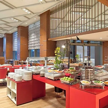 Hotel Hampton By Hilton 3*