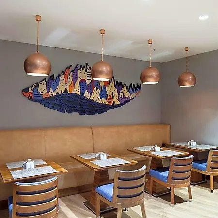 Hotel Hampton By Hilton 3*