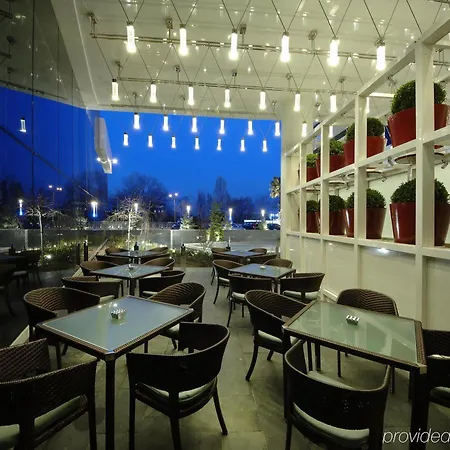 Hampton By Hilton 3*