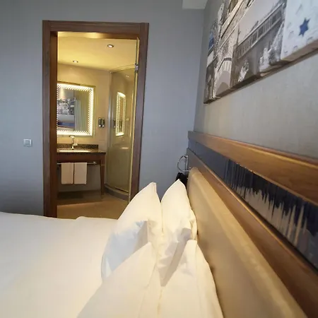 Hampton By Hilton 3*